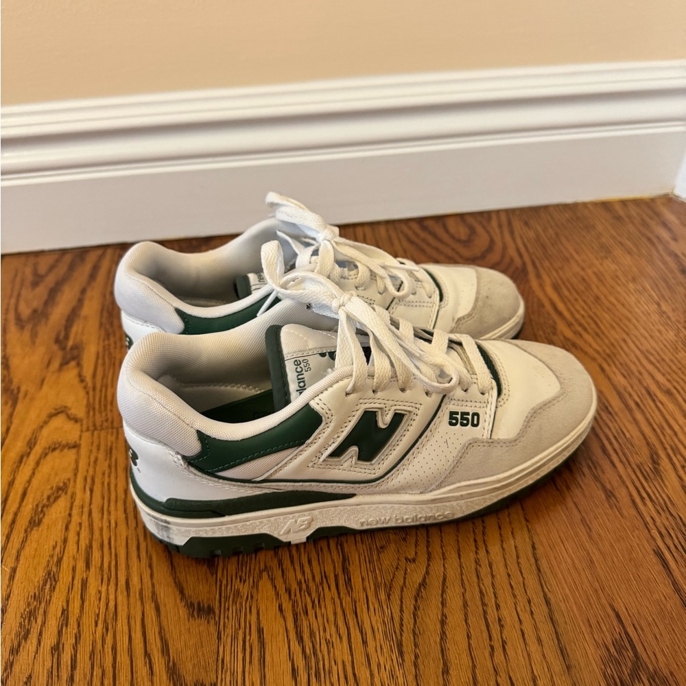 New Balance 550
*WORN A FEW TIMES, WILL GET PROFESSIONALLY CLEANED IF SOLD*